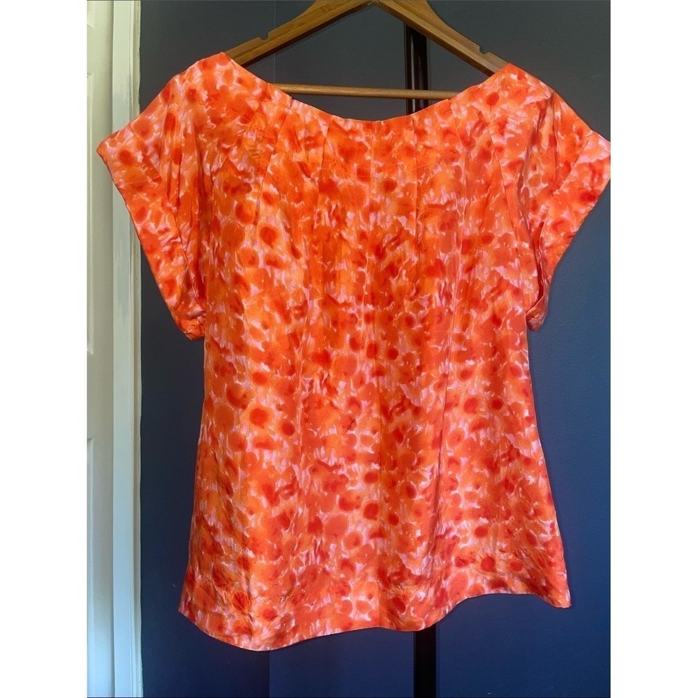 Banana Republic 100% Silk Short Sleeve Floral Blouse Top with Pleated Neckline - Picture 6 of 9